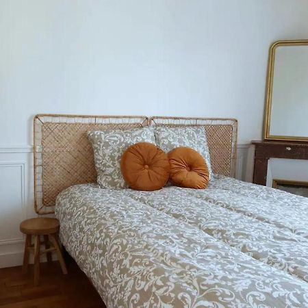 Charmant Appartement Cosy A Suresnes Exteriör bild