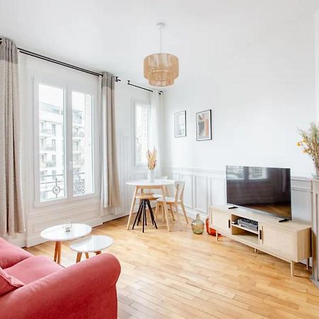 Charmant Appartement Cosy A Suresnes Exteriör bild