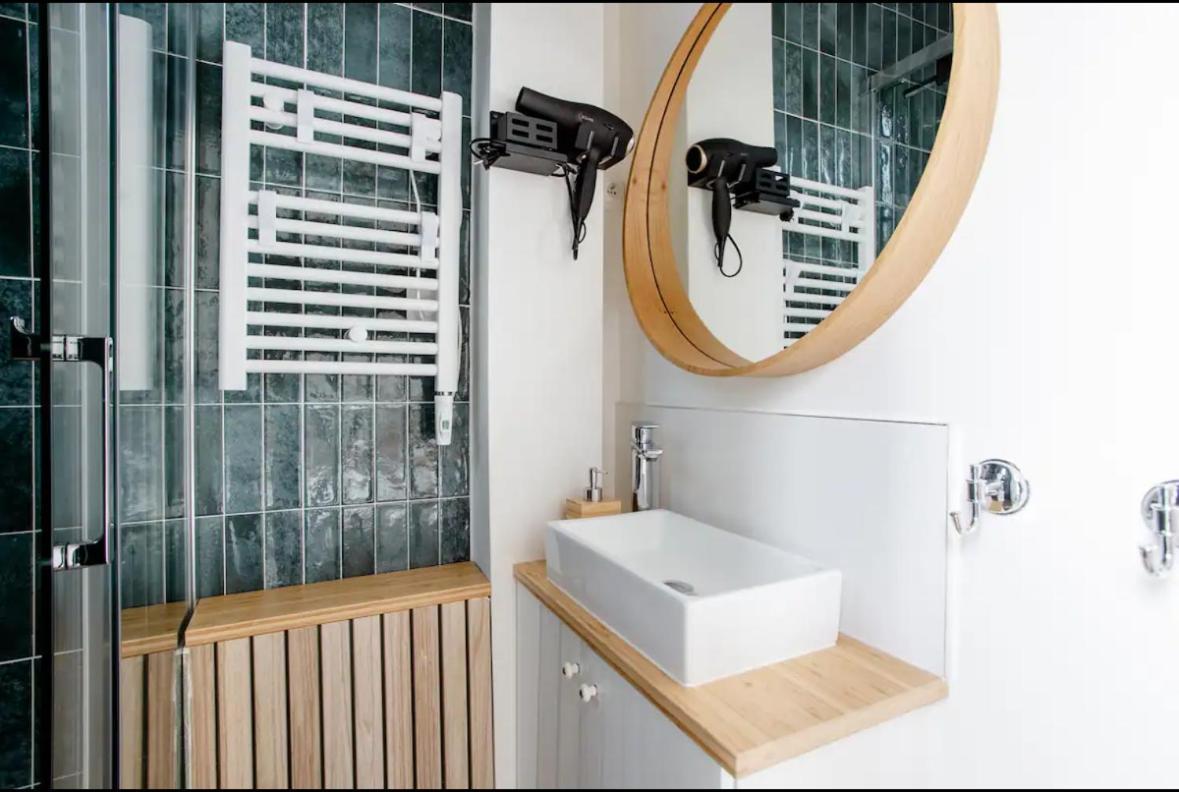Charmant Appartement Cosy A Suresnes Exteriör bild